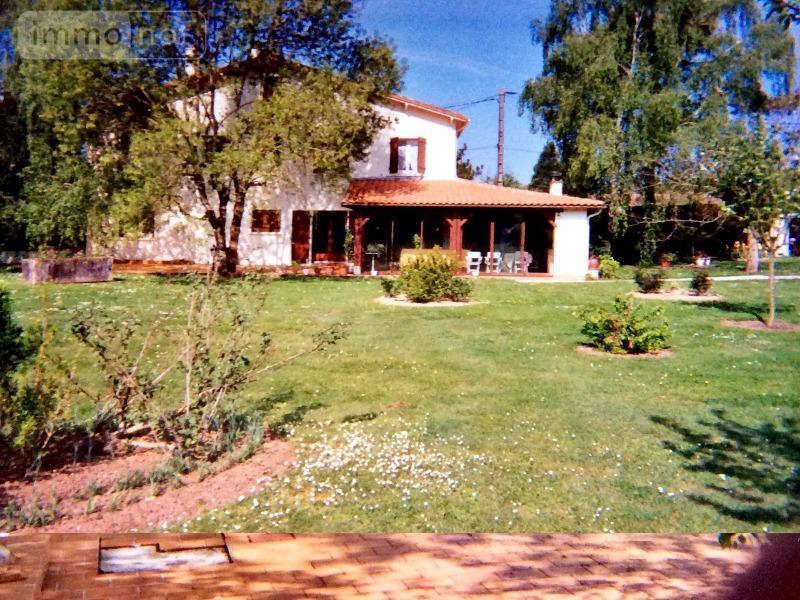 Achat maison Saint-Romain-de-Benet 17600 Charente-Maritime 250 m2 9 pièces 356000 euros Maison a vendre Saint-Romain-de-Benet 17600 Charente-Maritime 250 m2 9 pièces 356000 euros