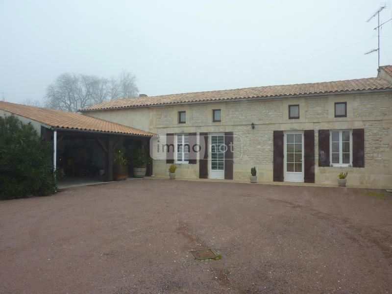 Achat maison Jonzac 17500 Charente-Maritime 152 m2 8 pièces 254400 euros Maison a vendre Jonzac 17500 Charente-Maritime 152 m2 8 pièces 254400 euros