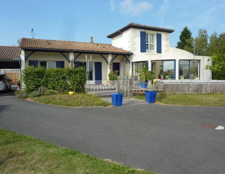 Achat maison Jonzac 17500 Charente-Maritime 9 pièces 289772 euros Maison a vendre Jonzac 17500 Charente-Maritime 9 pièces 289772 euros