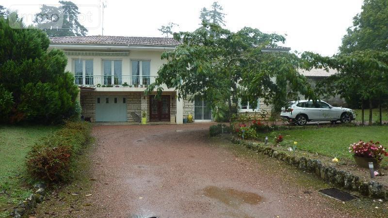 Achat maison Jonzac 17500 Charente-Maritime 150 m2 7 pièces 280900 euros Maison a vendre Jonzac 17500 Charente-Maritime 150 m2 7 pièces 280900 euros